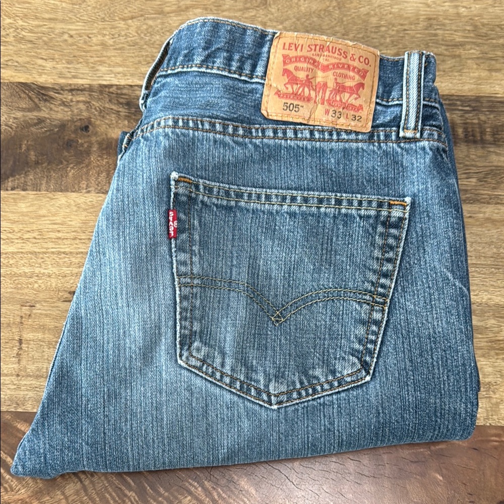 Levi's 505 Blue Straight Jeans with Classic Fading 33x32